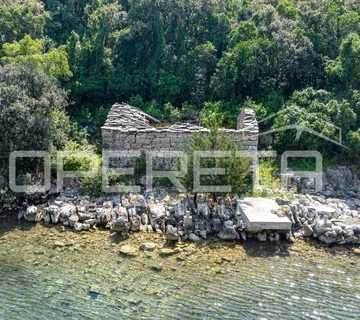 Kamena kućica prvi red uz more - rijetka prilika na Korčuli - cover