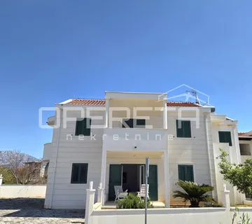 SUĆURAJ,OTOK HVAR- EKSKLUZIVNA NEKRETNINA U PRVOM REDU DO MORA - cover