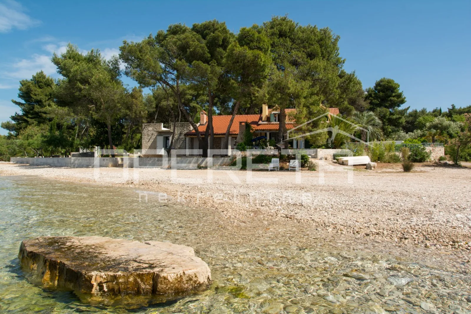 Kuća kraj samoga mora, 198 m2, sa bazenom, Supetar, Brač - cover