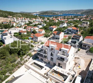 Stan s bazenom i vrtom u Stivašnici, 260,40 m2 - Stivašnica, Rogoznica