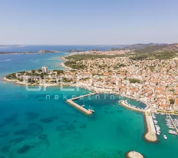Građevinsko zemljište u Vodicama, 600 m², pogled na more - cover