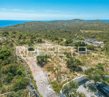 Zemljište na mirnoj lokaciji i pogledom na more, 1.800 m2, Dvornica - Dvornica, Rogoznica