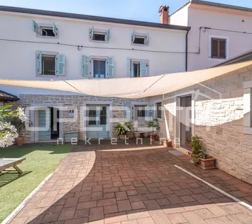 Istra, Poreč okolica- Kamena kuća s dvorištem