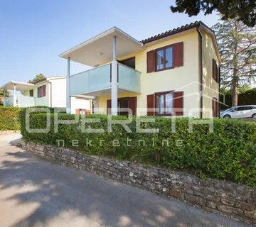 ISTRA, NOVIGRAD (OKOLICA) - Samostojeća kuća 100 metara od mora s dva stana - cover