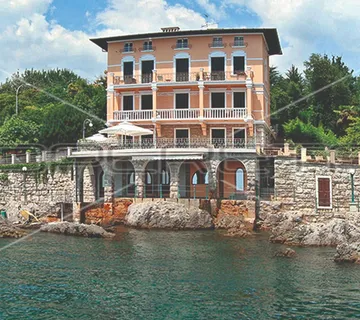 Opatija, riviera - Stan u povijesnoj vili, prvi red do mora - cover