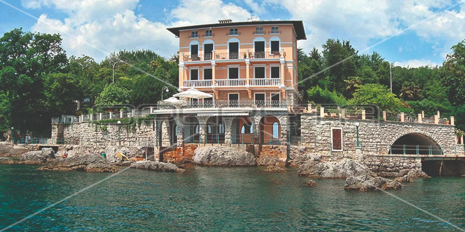 Opatija, riviera - Stan u povijesnoj vili, prvi red do mora - cover
