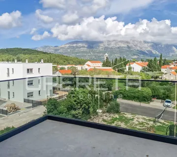 Moderni dvoetažni stan s balkonom, Korčula - cover