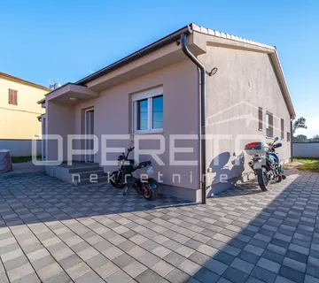 Galižana, prizemnica 130 m2 sa dva stana - cover