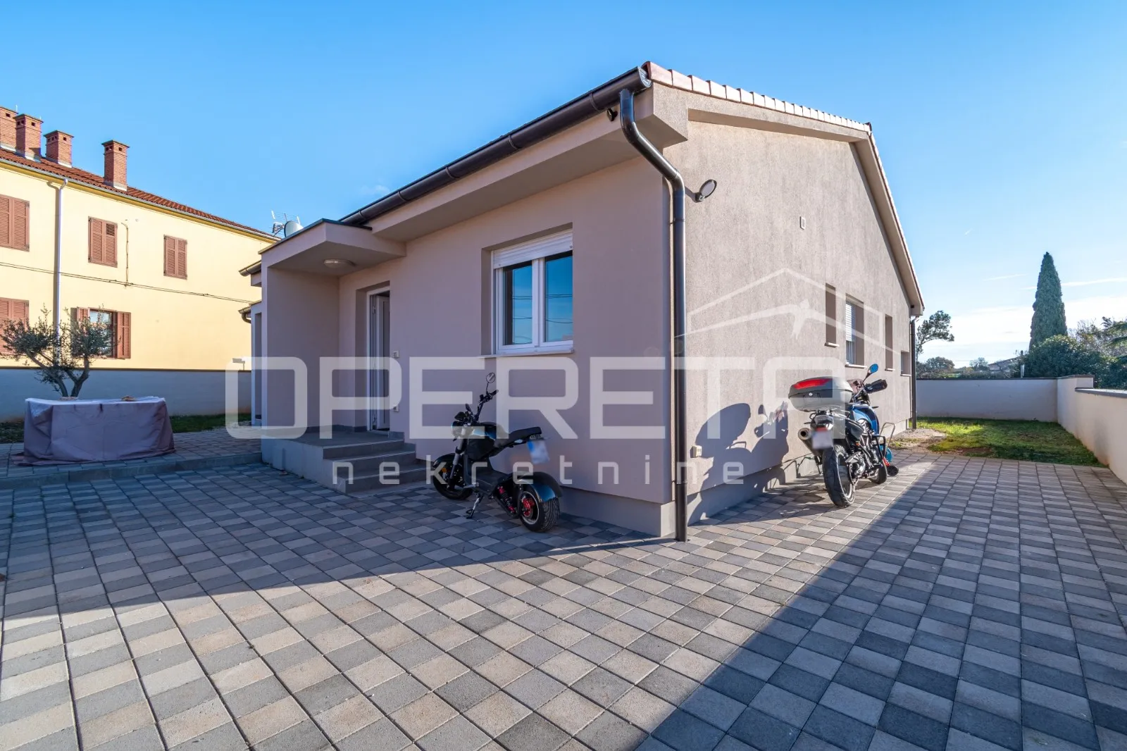 Galižana, prizemnica 130 m2 sa dva stana - cover
