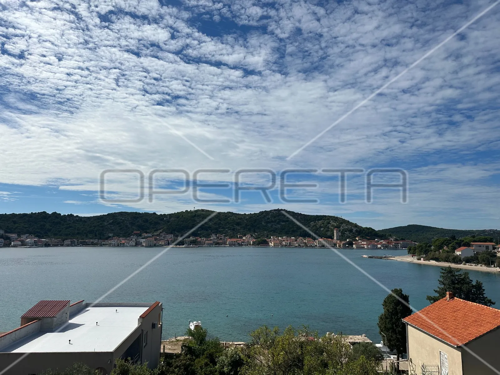 Stan na dvije etaže, 50 m od mora u Tisnom, 88,51 m2 - cover