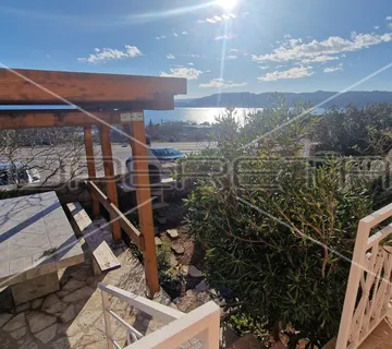 Apartmanski objekt s otvorenim pogledom na more, Karlobag, 350 m2