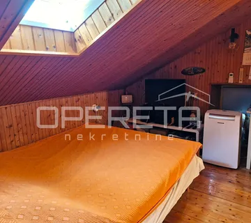 Obiteljska kuća u mirnom dijelu grada Korčule - cover
