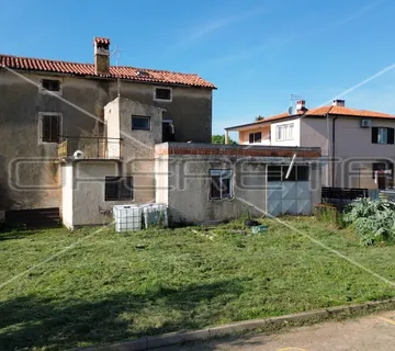 ISTRA, NOVIGRAD (OKOLIC) - Kuća uz more za adaptaciju - Dajla, Novigrad