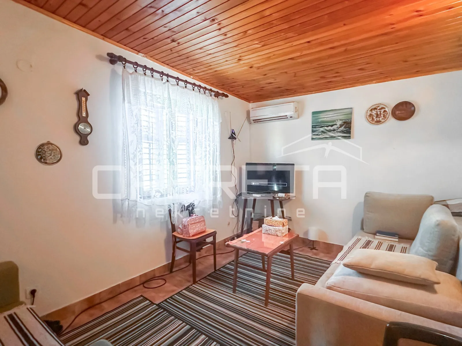Vikendica sa 404 m² zemljišta u mirnom dijelu Zatona - cover