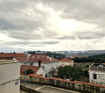 Stan u manjoj stambenoj zgradi s vrtom – Sv Antun, Korčula - cover
