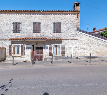 Poreč okolica - Samostojeća kamena kuća s velikim vrtom blizu mora