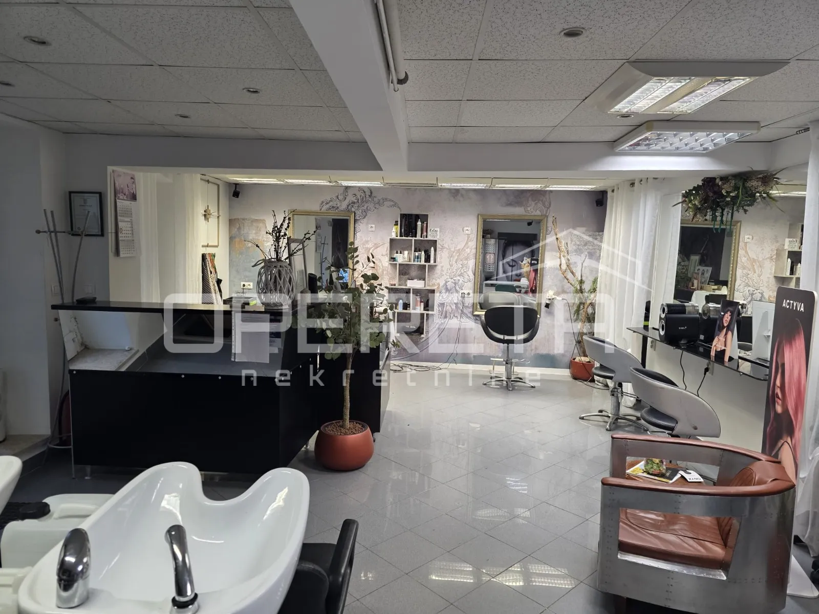 Atraktivan poslovni prostor u centru Malog Lošinja, nedaleko od mora - cover