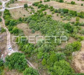 Poljoprivredno zemljište 3.884 m² – okolica Svetvinčenta (Blizu urbanizirane zon - Svetvinčenat