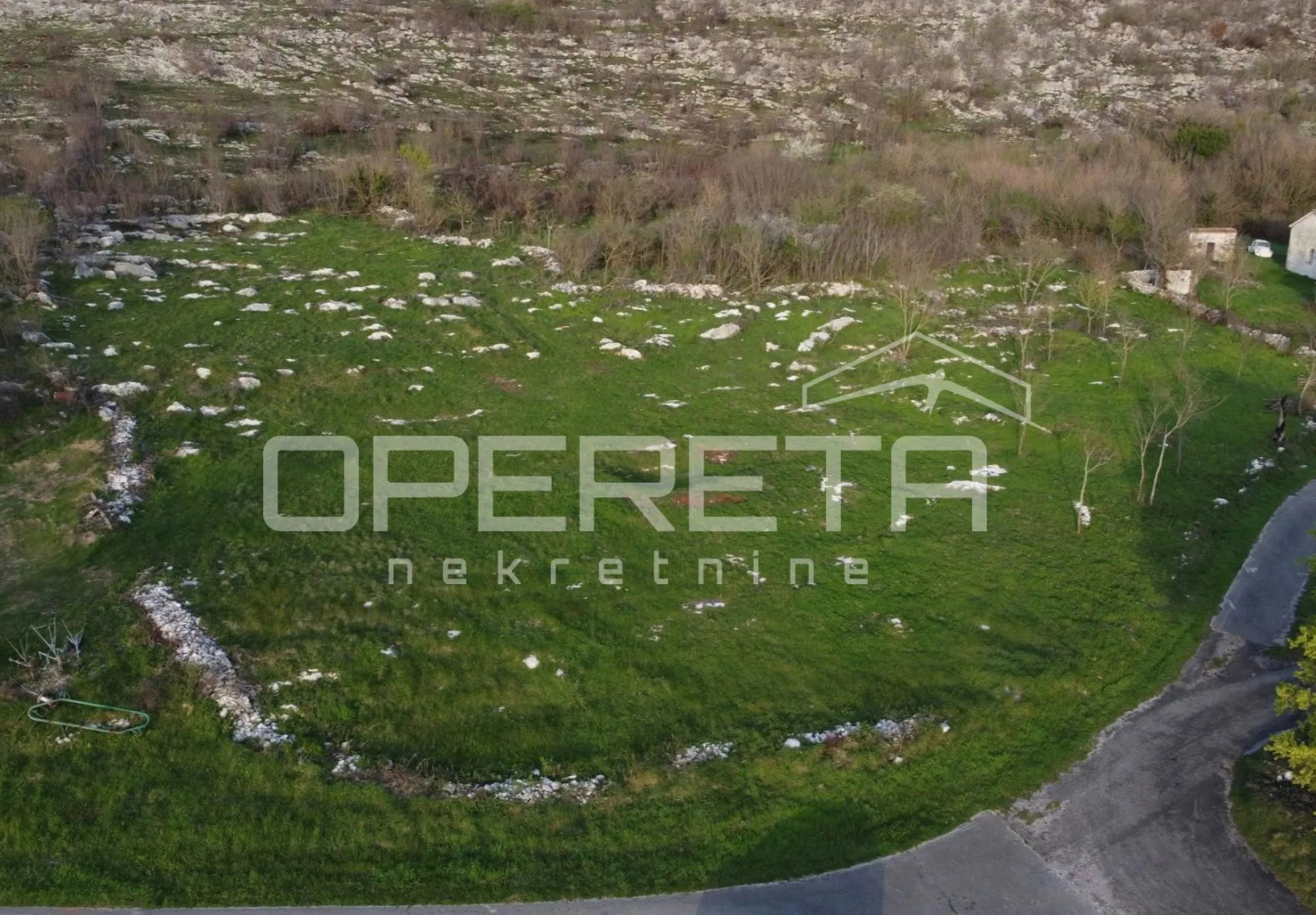 Istra – građevinsko zemljište s pogledom na prirodu, u blizini Parka prirode Učk - cover