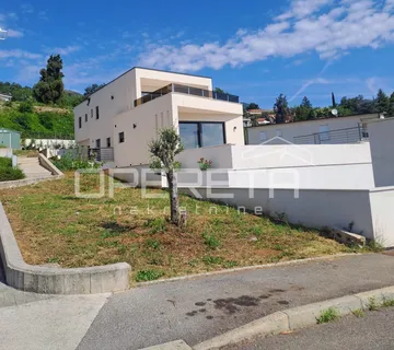 LOVRAN – Ekskluzivan stan od 141 m² s bazenom i panoramskim pogledom na more - 3 - cover