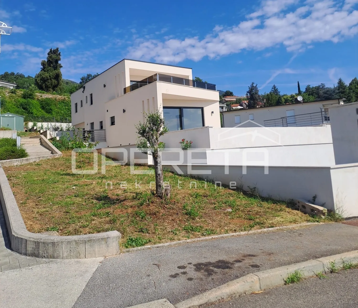 LOVRAN – Ekskluzivan stan od 141 m² s bazenom i panoramskim pogledom na more - 3 - cover