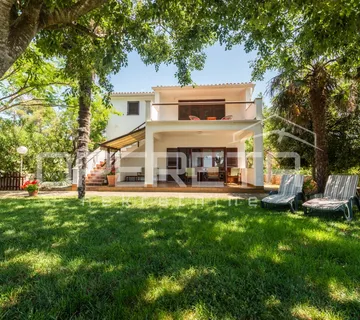 Prvi red do mora – Kuća sa prekrasnom okućnicom, Molat - Molat, Zadar