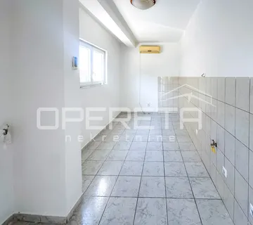 Stan za renovaciju na odličnoj lokaciji u Murteru - cover