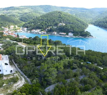 Povlja, Brač, građevinsko zemljište 400 m2 blizu mora
