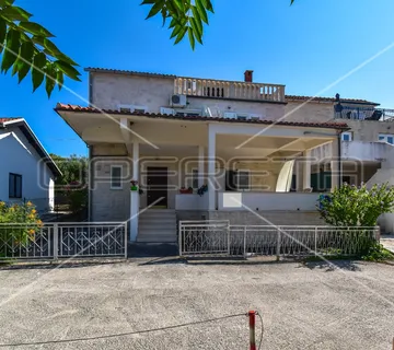 Kamena apartmanska kuća s prekrasnim pogledom na more i maslinikom, Splitska oto - cover