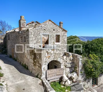 Tri kuće u nizu za renovaciju na izvrsnoj lokaciji s panoramskim pogledom - cover