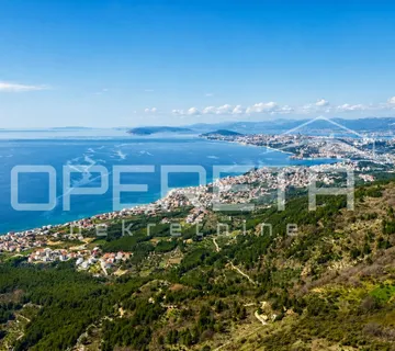 Ekskluzivno zemljište 3.330 m² s legalnim objektom, panoramskim pogledom, dozvol - Podstrana