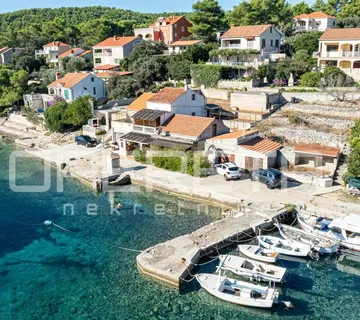 Kuća s potencijalom na atraktivnoj lokaciji,uvala Tri Porte, Korčula - cover