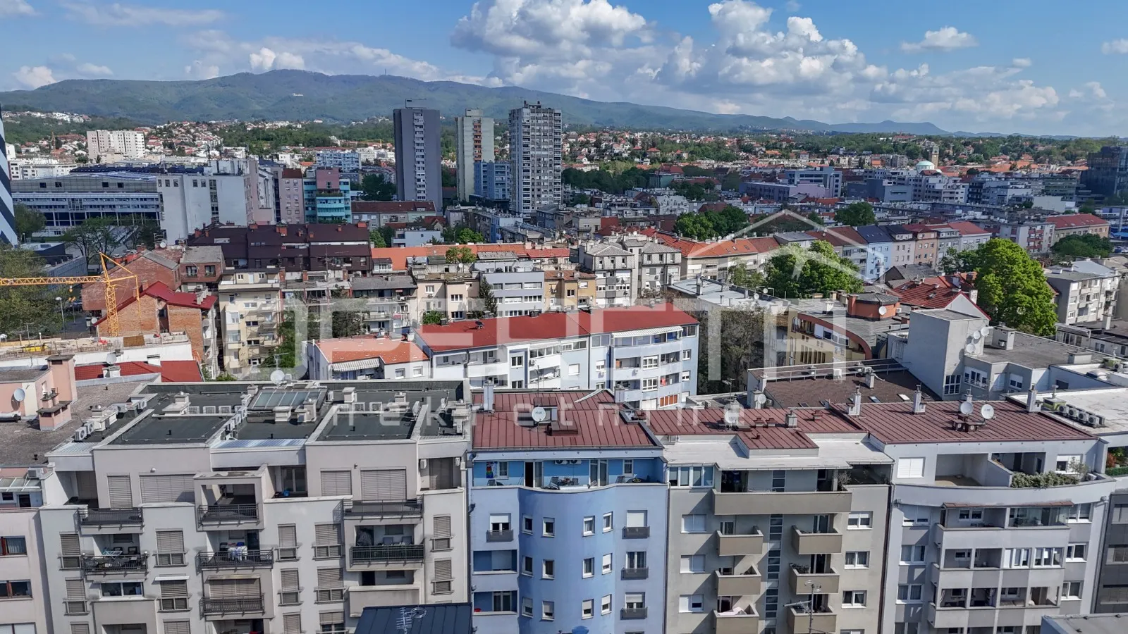 TRAŽENA LOKACIJA! KVALITETNA GRADNJA! - cover