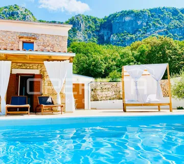 Luksuzna kamena vila u mediteranskom stilu – grijani bazen, terasa, priroda i po - cover