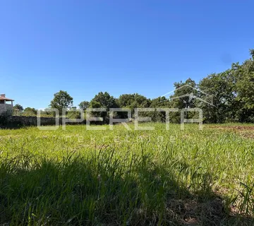 Građevinsko zemljište – Marići, 4.375 m² – dva pristupa, infrastruktura, prilika - cover