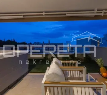 Luksuzan stan s vrtom i jacuzzijem, čuvani kompleks, Split