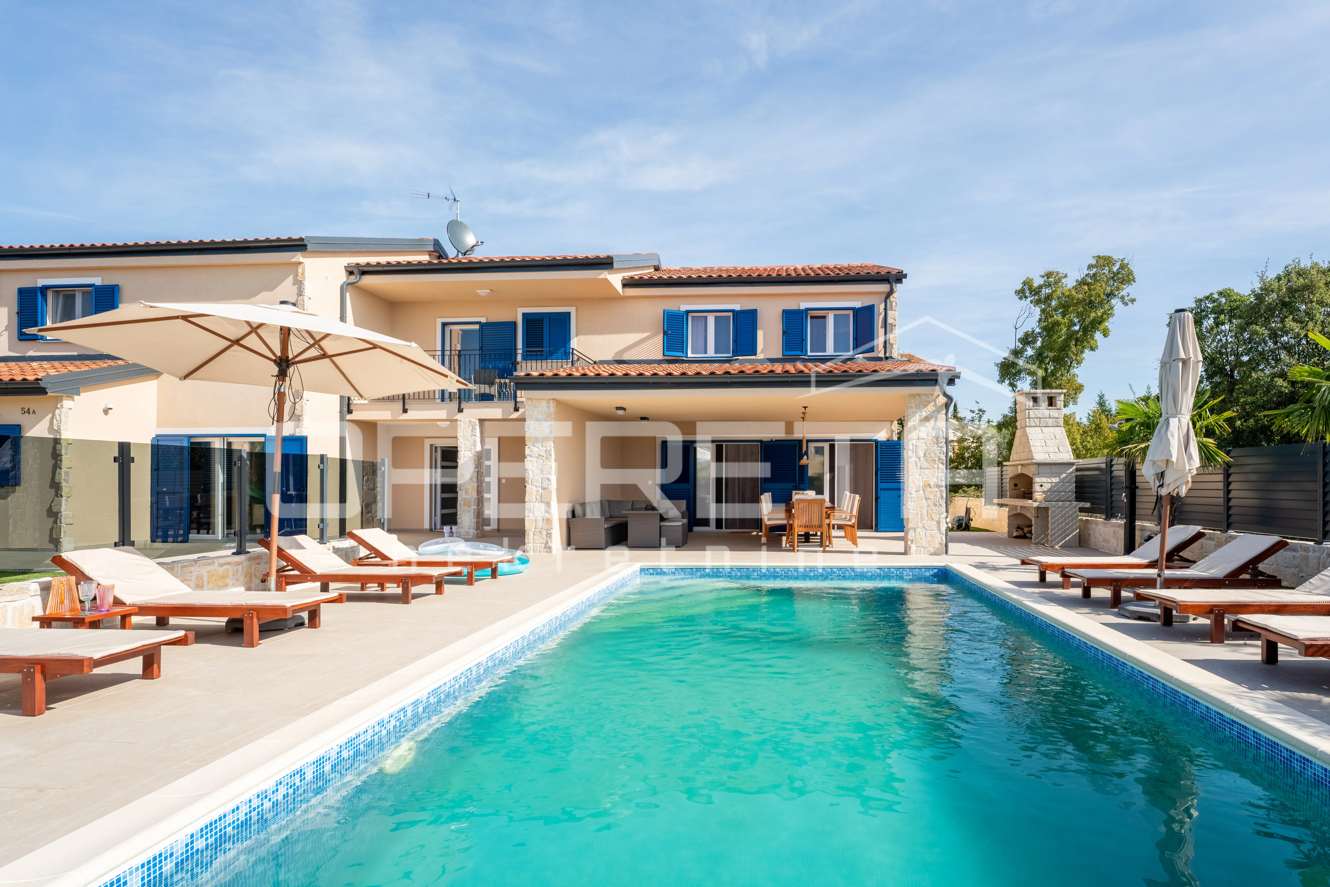 Prostrana moderna vila s bazenom – otok Krk, mir i udobnost na 931 m² zemljišta - cover