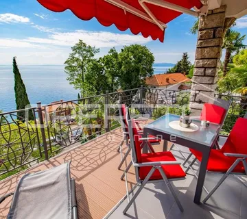 OPATIJA – Prostran stan s pogledom na more, 2. red od mora, 140 m² - cover