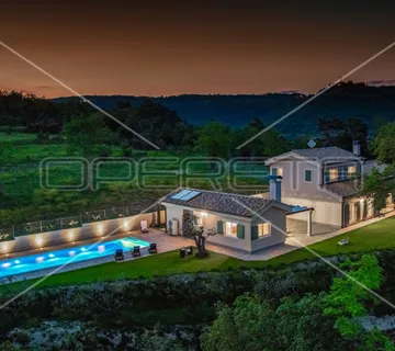 Istra, Grožnjan, luksuzna vila na osami sa panoramskim pogledom - 3043