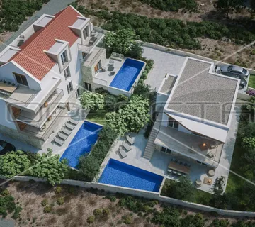 Stan s bazenom i vrtom u Stivašnici, 260,40 m2 - cover