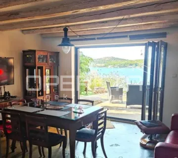 Kuća u centru s pogledom na more- Šibenik