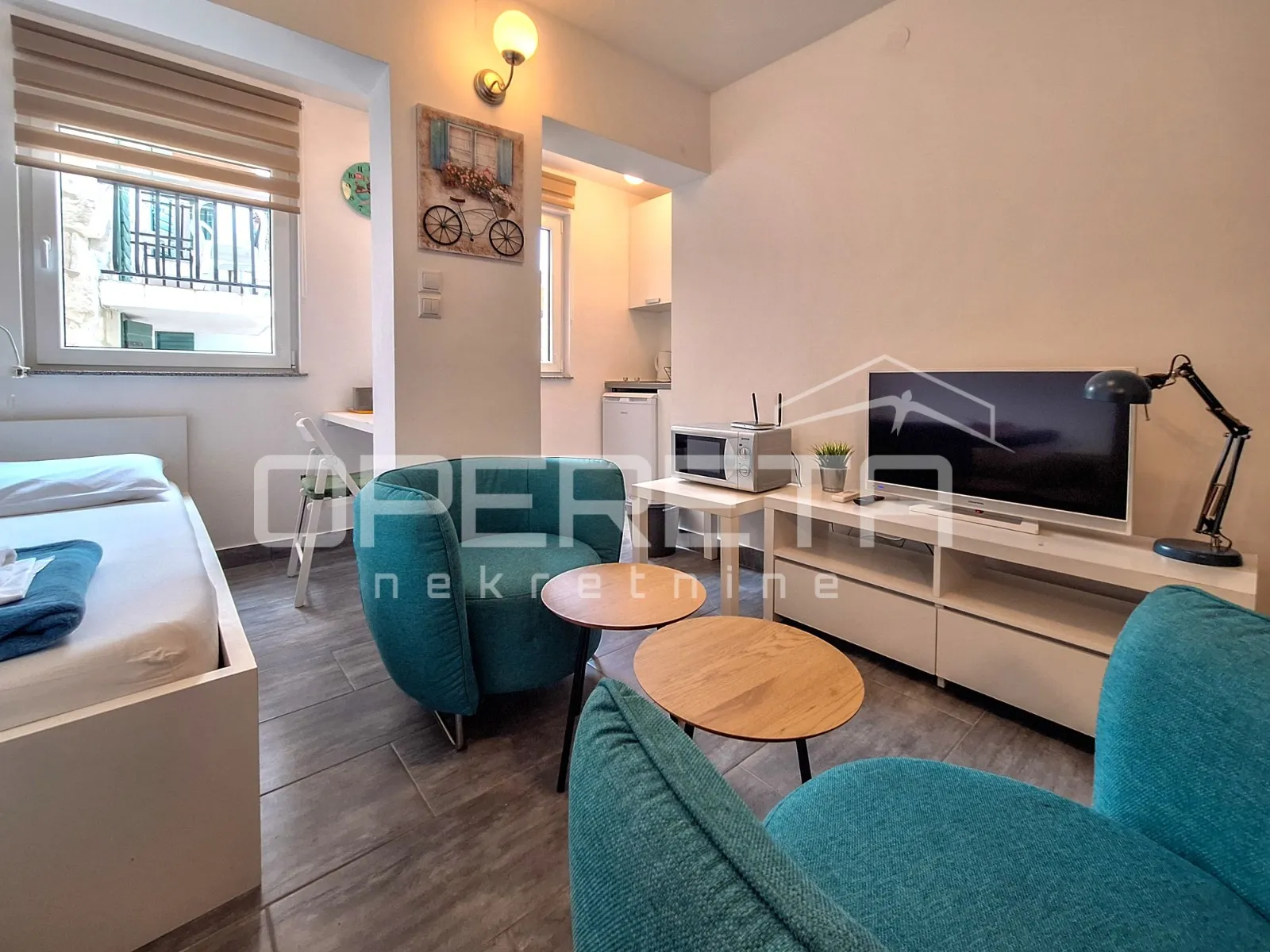 Kuća s 3 apartmana- Tribunj centar - cover