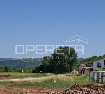 Istra, Momjan okolica – zemljište s građevinskom dozvolom 657 m2 - Momjan, Buje