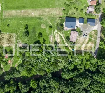 Varaždin Breg. Drvena niskoenergetska kuća od ariša uz šumu. Prodaja - Varaždin Breg, Gornji Kneginec