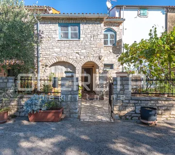 Istra, Poreč okolica – autentična kamena kuća u mirnom okruženju