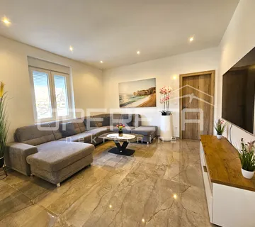 Moderan i renoviran stan 57,26 m2, centar Šestanovca - cover