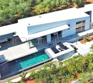 Vis Kut, nova dizajnerska villa s bazenom i pogledom na more - cover
