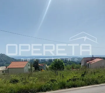 Klis - građevinska parcela s pogledom na more! - cover