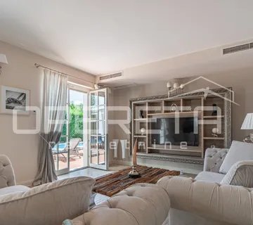 ISTRA, POREČ (OKOLICA) - Bezvremenska vila s bazenom - investicija u luksuz
