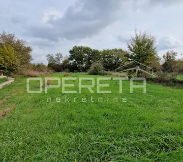 Istra, Juršići, odlično građevinsko zemljište 820 m2 , mirno naselje